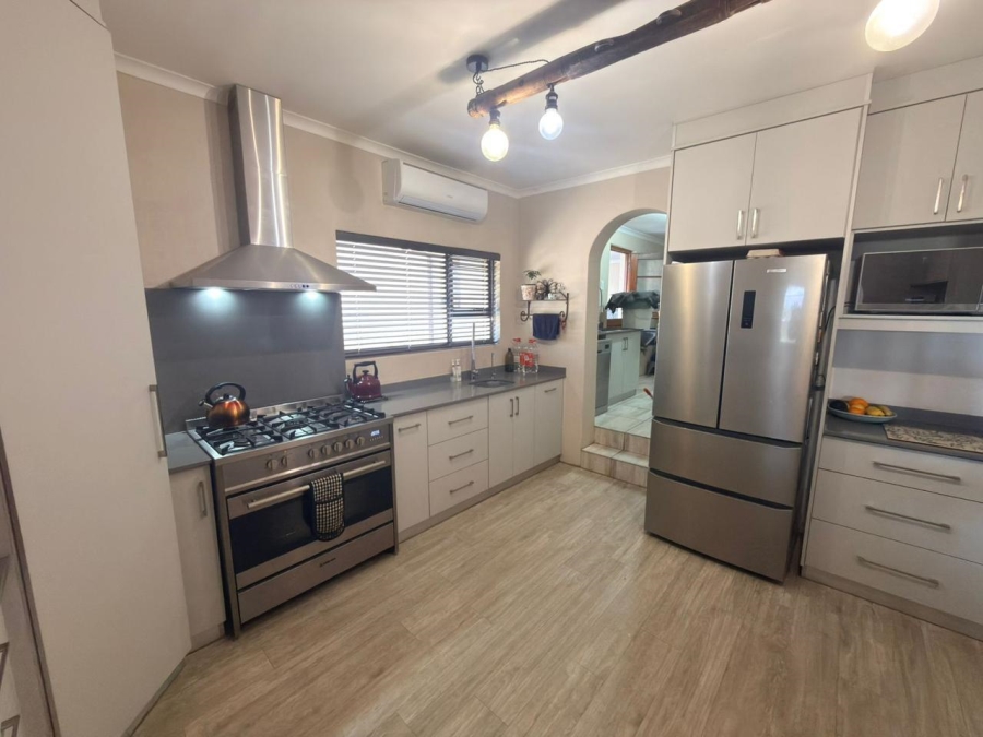 To Let 4 Bedroom Property for Rent in Langerug Western Cape